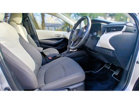 2022 Toyota Corolla HYBRID LUNA SPORT 4DR €26,000 thumbnail