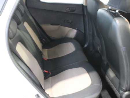 2017 Hyundai i10 Classic 4DR €8,250 thumbnail