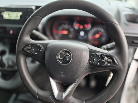 2021 Opel Combo Van L2H1 Spec fully plylined in rear with side loding door and double opening rear doors new CRVT test trade in wanted €12,750 thumbnail