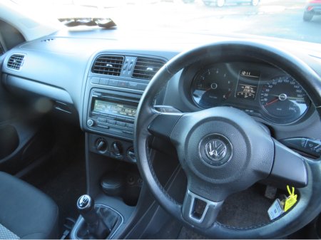 2013 Volkswagen Polo TRENDLINE 1.2 MANUAL 5DR BLACK NCTD  27 €5,999 thumbnail