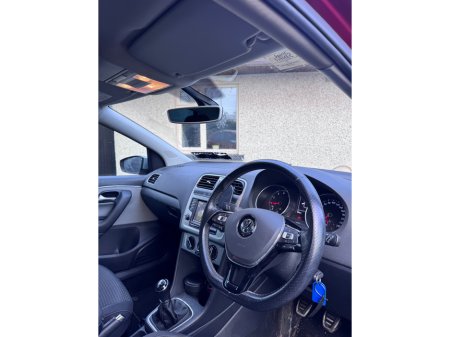 2015 Volkswagen Polo CROSS 1.2 TSI 90HP MANUAL 5SPEED 5DR €11,950 thumbnail