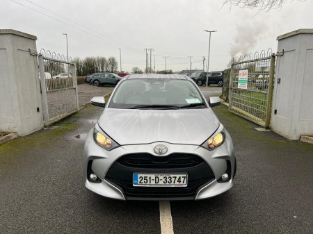 2025 Toyota Yaris Yaris Hybrid Luna €23,750 thumbnail