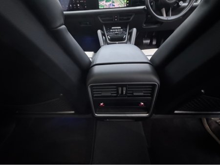 2024 Porsche Cayenne 3.0 V6 E-HYBRID AUTO==HUGE SPEC==COST €153K NEW== €116,950 thumbnail