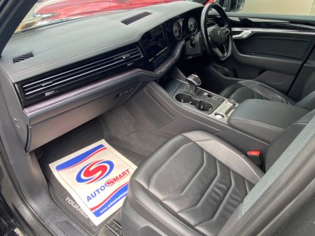 2021 Volkswagen Touareg 3.0TDI 231HP V6 4M DSG Design €38,170 thumbnail