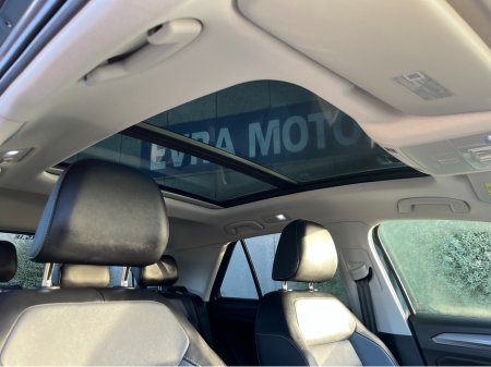 2023 Volkswagen T-Roc AUTOMATIC 2.0 DIESEL //MASSIVE SPEC//FULL LEATHER HEATED SEATS//PANORAMIC GLASS ROOF//LOW MILES// €31,950 thumbnail