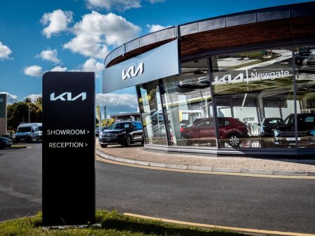 2024 Mercedes-Benz E Class 220d AMG Line Advanced 4DR (bigger boot) €69,888 thumbnail