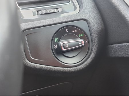 2019 Volkswagen Golf 1.2 TSI COMFORTLINE VIRTUAL COCKPIT - NAVIGATION -CARPLAY ANDROID AUTO - REVERSING CAMERA - LOW ROAD TAX BAND €18,750 thumbnail