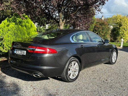 2015 Jaguar XF 2.2 D Luxury (163PS) €10,250