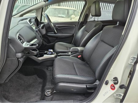 2015 Honda Fit DAA-GP5 HYBRID 5DR AUTO €9,950 thumbnail