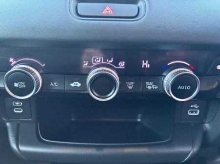 2025 Honda HR-V E:hev Elegance €38,995 thumbnail