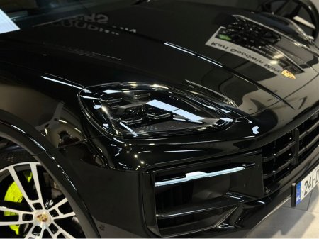 2024 Porsche Cayenne 3.0 V6 E-HYBRID MEGA  SPEC €109,950