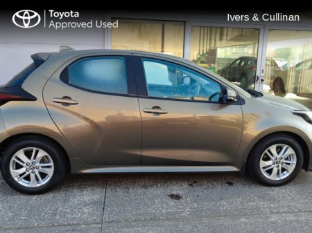 2022 Toyota Yaris HYBRID LUNA 4DR AUTO €20,700