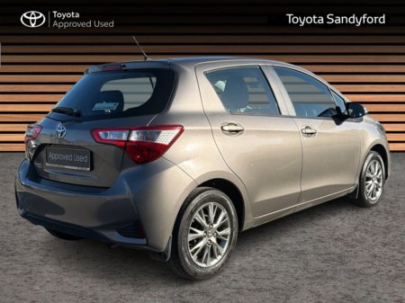 2019 Toyota Yaris 1.0 5DR LUNA // REAR CAMERA // BLUETOOTH // ALLOY WHEELS // FULL WARRANTY €16,945