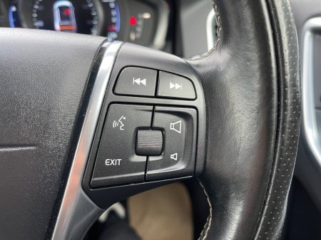 2016 Volvo XC60 2.0 D4 R-Design Nav SUV 5dr Diesel Auto Euro 6 (s/s) (190 ps) thumbnail