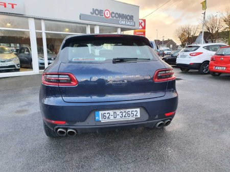 2016 Porsche Macan  €59,950