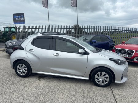 2020 Toyota Yaris 1.5 Self Charging Hybrid €16,500