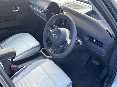 2025 MINI Hatch COOPER Cooper Classic Auto €39,950 thumbnail