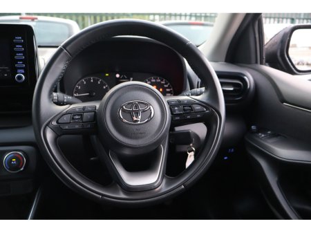 2024 Toyota Yaris LUNA 5dr Manual Great Spec! €19,995 thumbnail