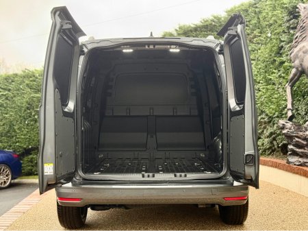 2025 Volkswagen Caddy CARGO ED TDI 122BHP A7F 2 €32,950 thumbnail