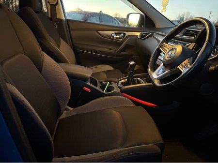 2018 Nissan Qashqai 1.6 DSL SV PREMIUM SS 18 4DR €12,950 thumbnail