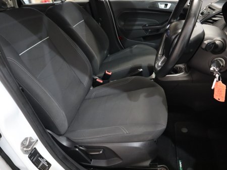2013 Ford Fiesta *42* ZETEC 1.0 65PS M5 4DR MCA €7,990 thumbnail
