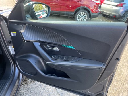 2022 Peugeot 2008 ALLURE 1.2 PETROL //WINTER SALE €2000 REDUCTION// €19,950 thumbnail