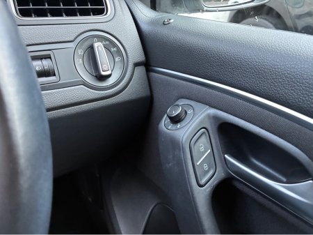 2017 Volkswagen Polo 1.2i TSI Petrol Active Automatic €14,750 thumbnail