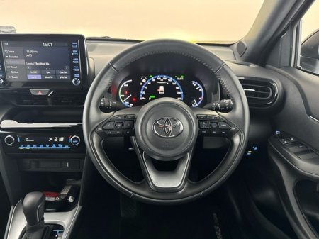 2024 Toyota Yaris Cross LunaSport Hybrid €30,950 thumbnail