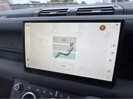 2025 Land Rover Defender P300e X-DYNAMIC SE URBAN SPEC PHEV AUTO €109,950 thumbnail