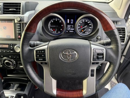 2017 Toyota Landcruiser  thumbnail