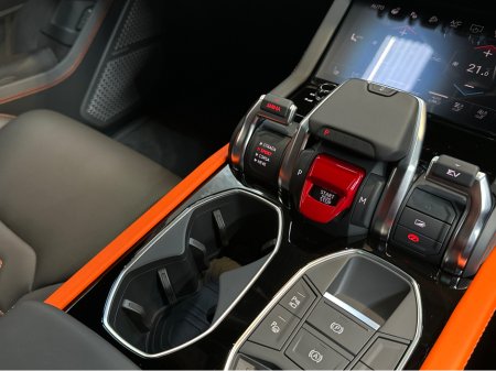 2025 Lamborghini Urus URUS S-E 4X4 V8 TWIN TURBO €359,950 thumbnail