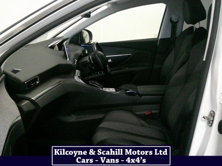 2020 Peugeot 5008 ALLURE BLUEHDI S/S A €27,950 thumbnail