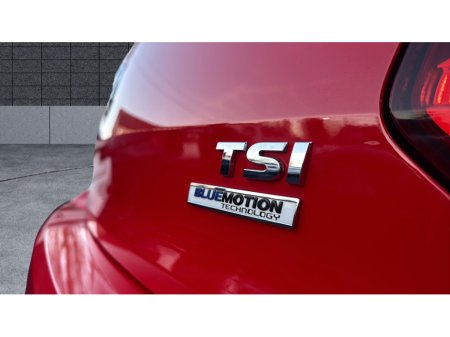 2016 Volkswagen Polo *HIGHLINE* 35,000KMS / LEATHER / HEATED SEATS / CAMERA / AUTO €13,900