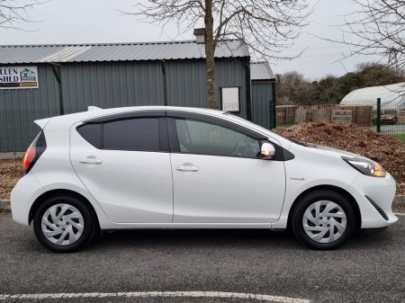 2018 Toyota Aqua DAA-NHP10 5DR AUTO €11,990
