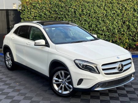 2015 Mercedes-Benz GLA Class GLA180 1.6 AUTO // PANORAMIC SUNROOF // LEATHER HEATED POWERED SEATS // DUAL ZONE CLIMATE CONTROL €17,900