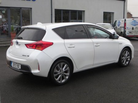2015 Toyota Auris 1.8 HYBRID 5DR LUX €10,950
