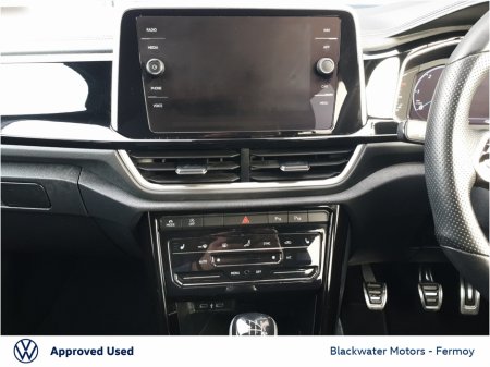 2023 Volkswagen T-Roc 2.0TDI 116BHP R-LINE WITH REAR VIEW CAMERA AND WINTER PACK €31,950 thumbnail