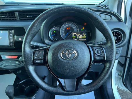 2019 Toyota Yaris 1.5 HYBRID // NEW 2 YEAR NCT // REVERSE CAMERA // DIGITAL CLIMATE CONTROL €12,900