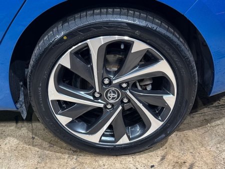 2016 Toyota Auris HYBRID G PACKAGE - BEIGE/BLACK FULL LEATHER INTERIOR - FACTORY ALLOYS - REVERSE CAMERA €13,950 thumbnail