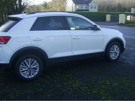 2023 Volkswagen T-Roc LIFE 2.0 TDI MANUAL 6SPEED FWD 1 116HP 5 €29,250 thumbnail
