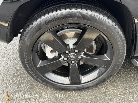 2025 Land Rover Defender P300e X-DYNAMIC SE URBAN SPEC PHEV AUTO €109,950 thumbnail