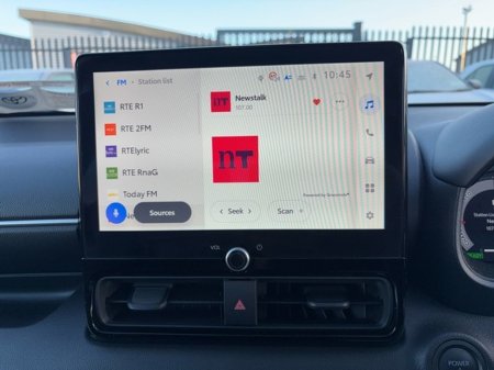 2025 Toyota Yaris HYBRID PLATINUM €31,950 thumbnail