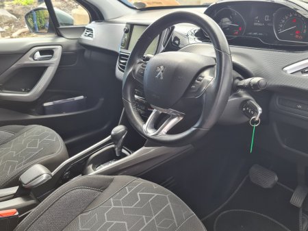 2018 Peugeot 2008 1.2 AUTOMATIC // REVERSE CAMERA // DUAL CLIMATE CONTROL €11,900