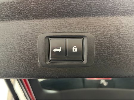 2023 Mitsubishi Outlander (New Model) HYBRID 2.4 PHEV 7 SEATER AUTOMATIC TOP SPEC MODEL www.bolandscarcentre.ie €39,900 thumbnail