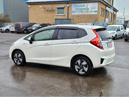 2015 Honda Fit DAA-GP5 HYBRID 5DR AUTO €9,950 thumbnail