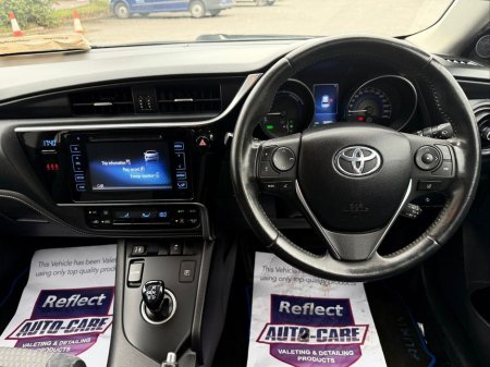 2018 Toyota Auris HEV Luna Sport *HUGE SAVINGS* €15,850 thumbnail