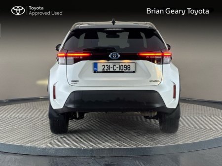 2023 Toyota Yaris Cross LUNA SPORT €27,950