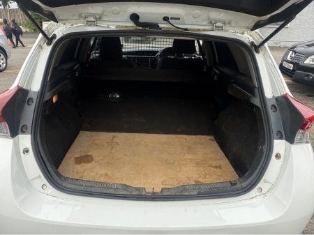 2019 Toyota Auris 1.4 D-4D TERRA 4DR €7,490 thumbnail