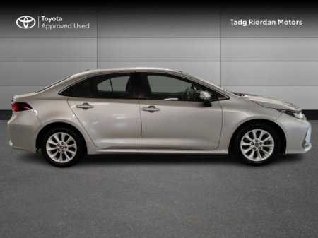 2022 Toyota Corolla HYBRID LUNA €25,950