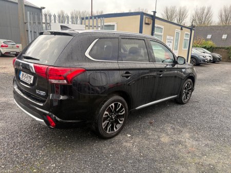 2016 Mitsubishi Outlander PHEV 2.0L MIVEC 4WD 5-Seater Instyle €12,995